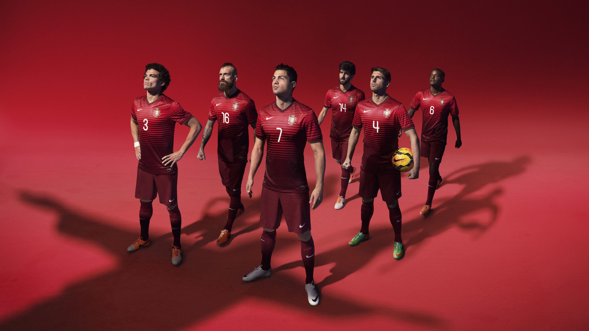 亚博体育官方下载-足球赛场焦点！瑞士队对阵英格兰队，连胜纪录继续刷新，球队势不可挡